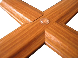 Holzsprossenkreuz mit Klapperschutzaufkleber